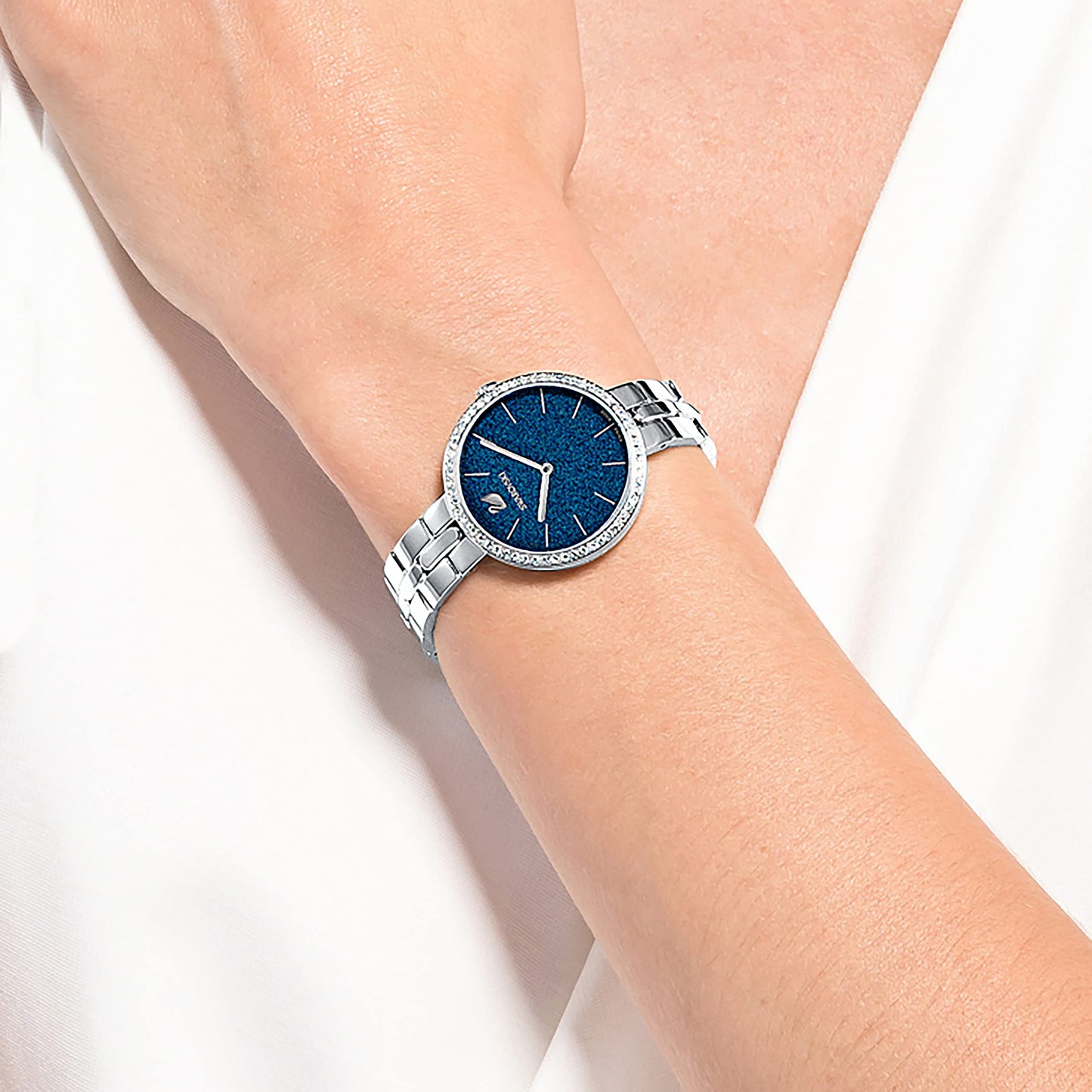 Reloj Swarovski Cosmopolitan para Mujer – Acero Inoxidable, Esfera Azul y Brazalete Metálico